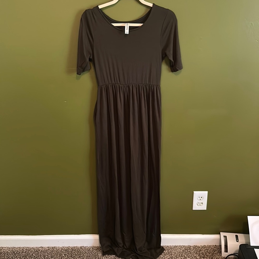 Zenana Outfitters Size S army green maxi dress with pockets